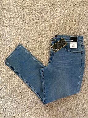 Lee medium wash straight leg lined mid rise jeans Size 12